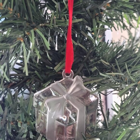 *SALE* AUTHENTIC EUC Tiffany & Co. Crystal Bow Box Ornament w/ Pouch and Box - Picture 6 of 7